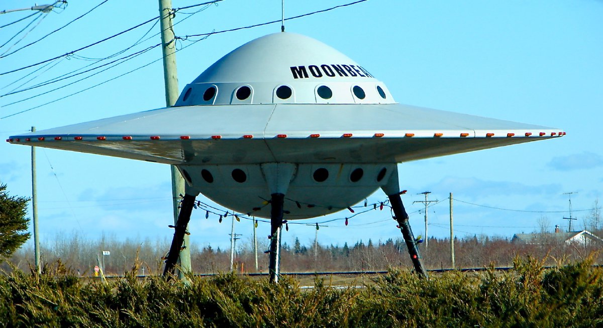 Fotografia przedstawiająca makietę UFO
