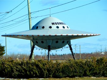 Fotografia przedstawiająca makietę UFO